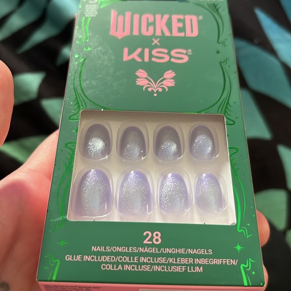✨🆕Kiss Nails x Wicked Nails in “Ozdust” short length nails!BNIP!✨ - Picture 6 of 16